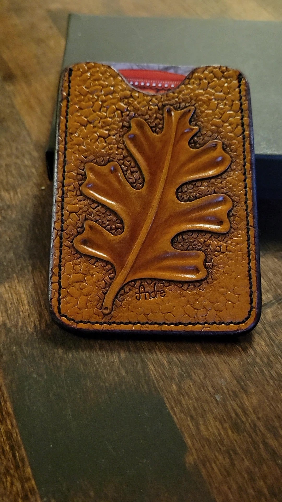 🌰 Pocket Money and Card Holder – Oak Leaf Carved Leather with Brown Crocodile
