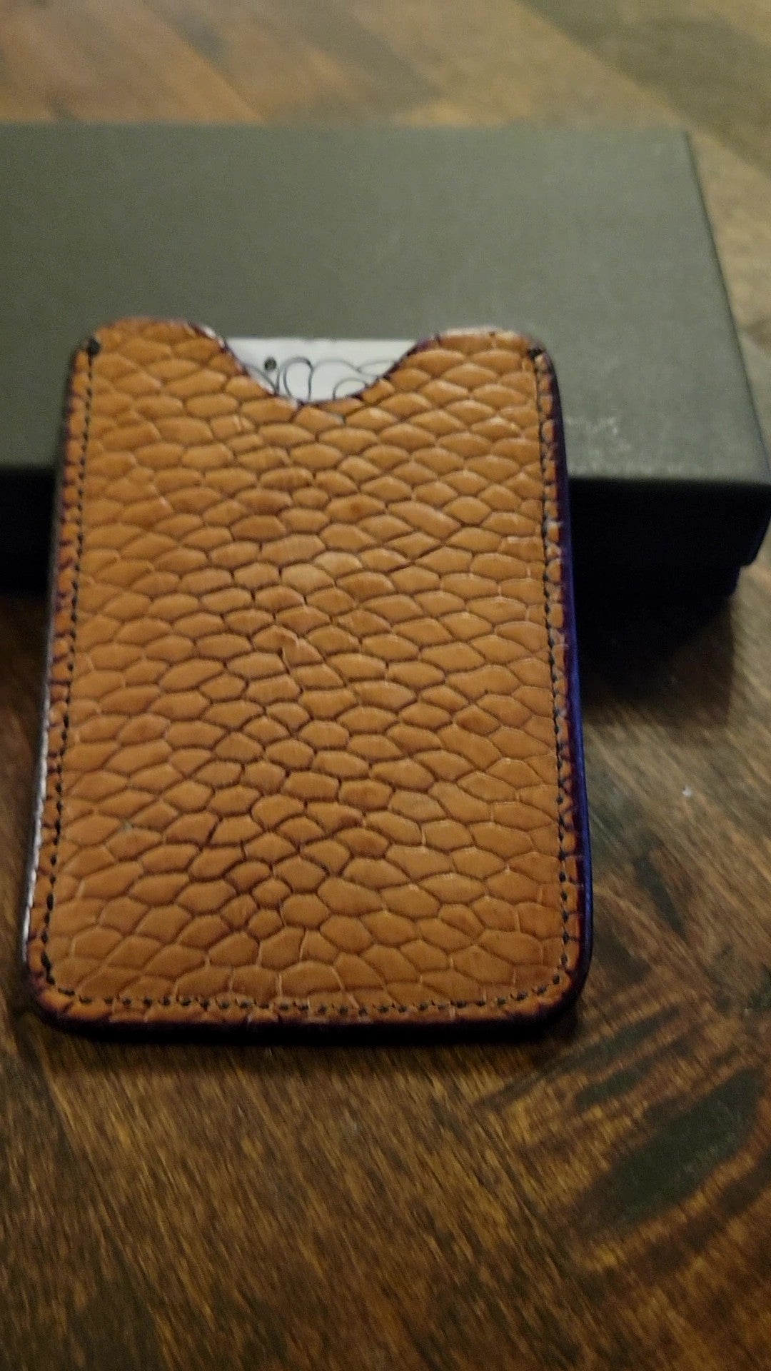 🍁 Pocket Money and Card Holder – Maple Leaf Carved Leather with Beaver Tail Accent