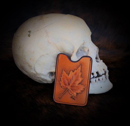 🍁 Pocket Money and Card Holder – Maple Leaf Carved Leather with Beaver Tail Accent